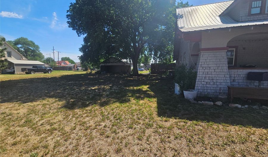 418 Highland St, Ashland, KS 67831 - 5 Beds, 2 Bath