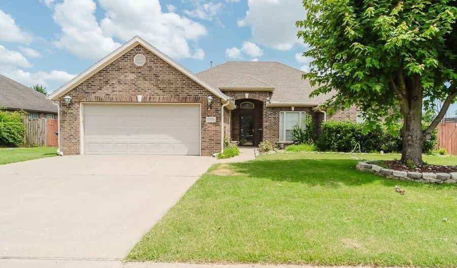 2202 Juniper Ave, Bentonville, AR 72713 - 3 Beds, 3 Bath