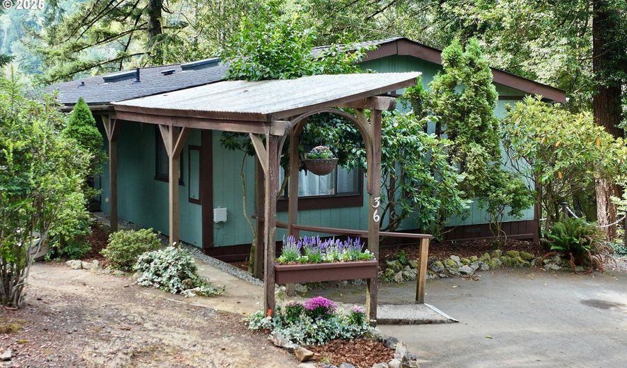 98825 PLEASANT HILL Dr 36, Brookings, OR 97415 - 2 Beds, 2 Bath