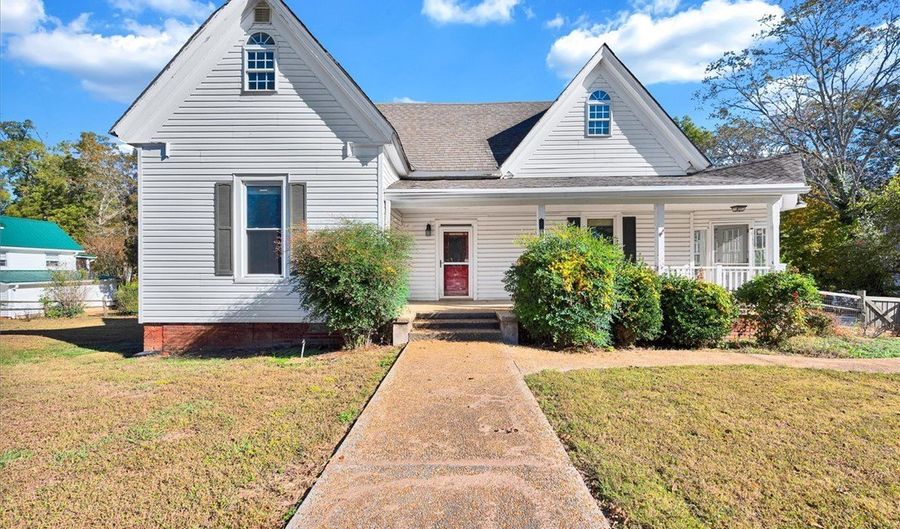 700 N Main St, Abbeville, SC 29620 - 4 Beds, 2 Bath