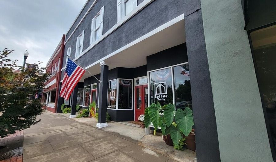 103 Court Sq, Abbeville, SC 29620 - 4 Beds, 2 Bath