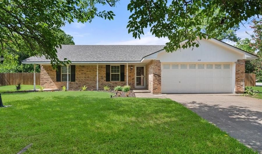 102 E Hopper St, Alvarado, TX 76009 - 3 Beds, 2 Bath