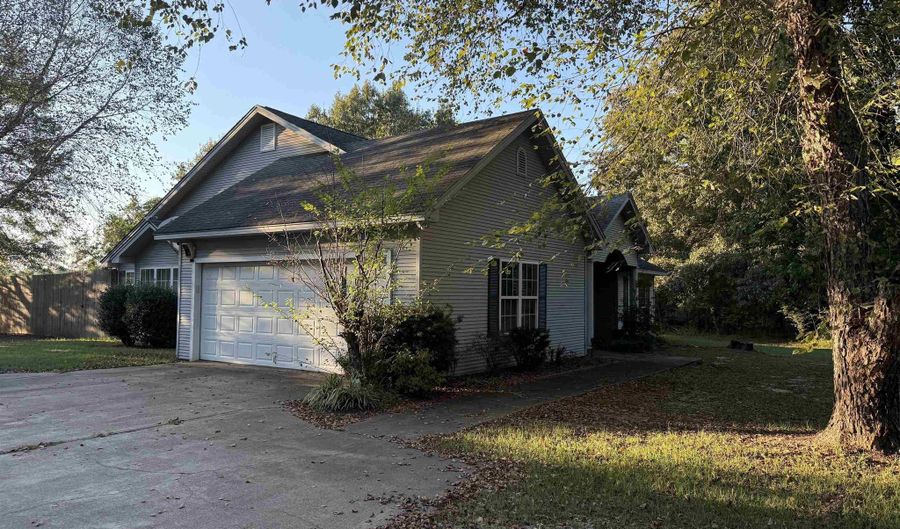 75 CRYSTAL Cv, Arkadelphia, AR 71923 - 3 Beds, 2 Bath