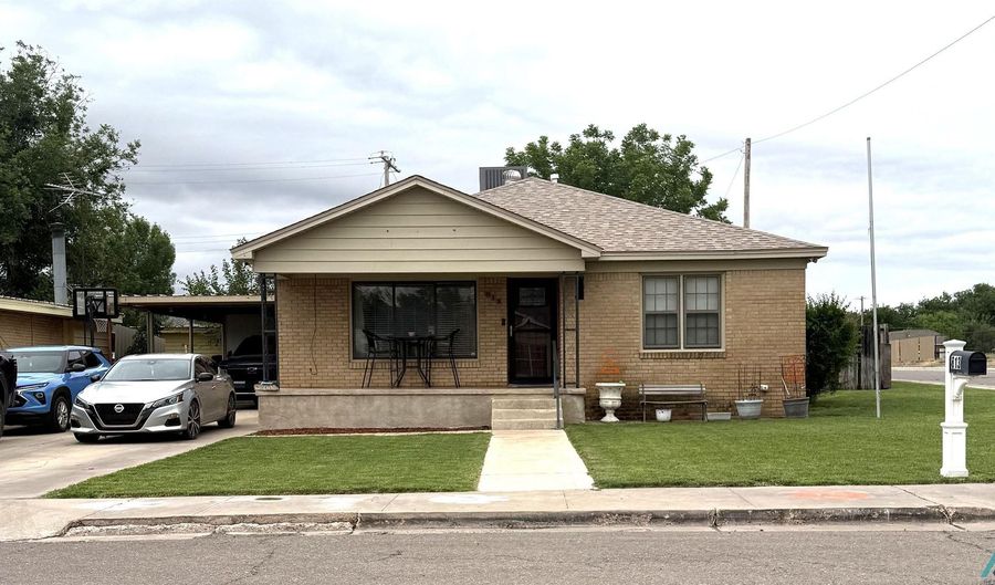 813 W Mann Ave, Artesia, NM 88210 - 3 Beds, 2 Bath