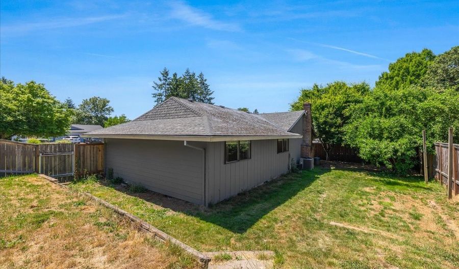 19235 SW OAK St, Aloha, OR 97078 - 3 Beds, 2 Bath