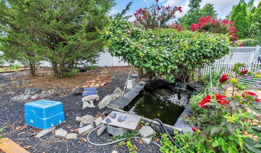8 Laurel Ln, Bayville, NJ 08721 - 5 Beds, 2 Bath