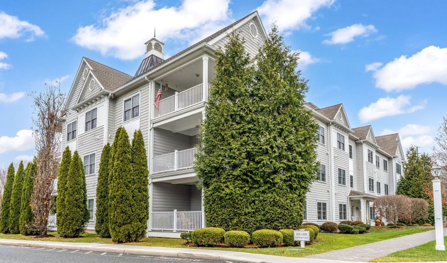 332 Still Water Cir 332, Brookfield, CT 06804 - 2 Beds, 2 Bath