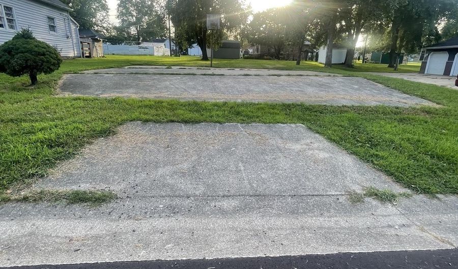 608 Indiana St, Bicknell, IN 47512 - 3 Beds, 2 Bath