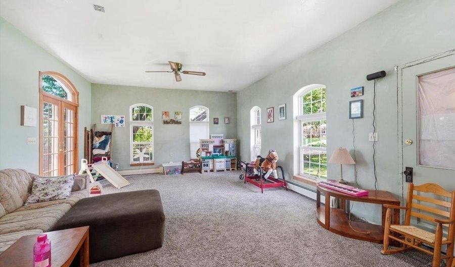 922 3rd Ave, Ackley, IA 50601 - 3 Beds, 2 Bath