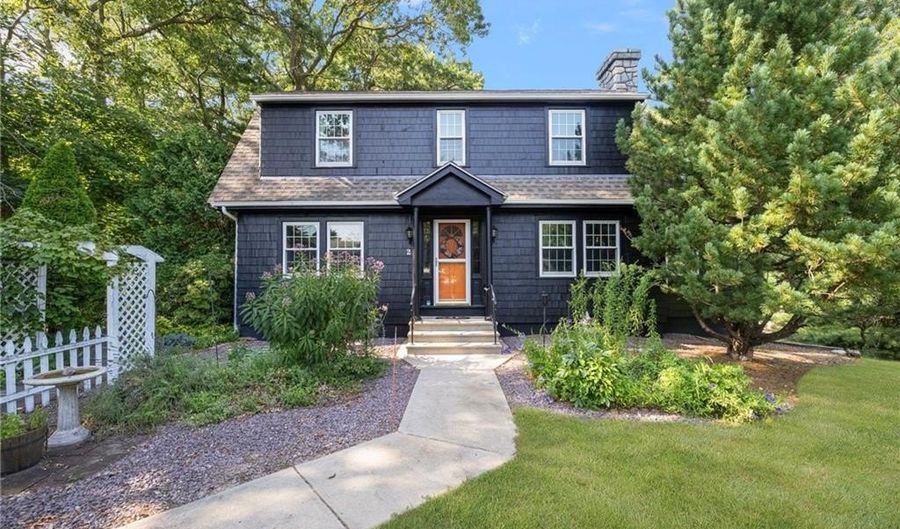 2 Haywood Rd, Coventry, RI 02816 - 3 Beds, 2 Bath