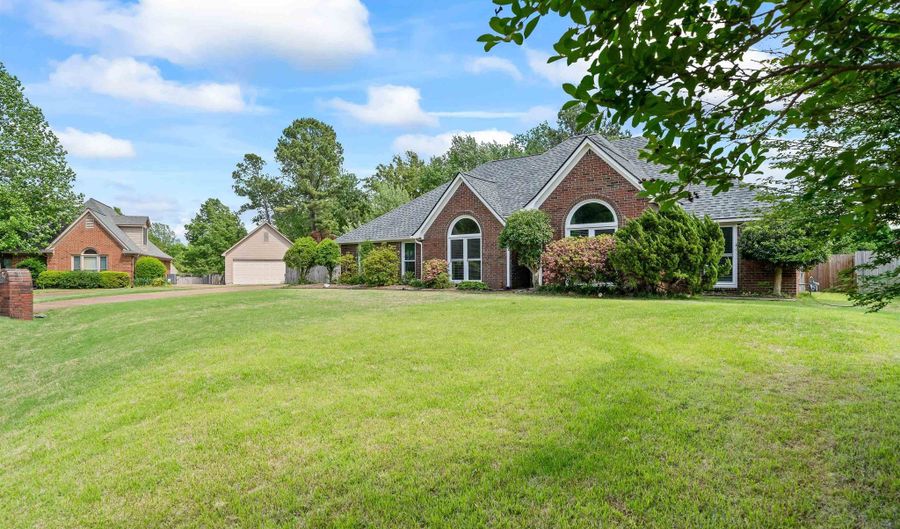 8955 MOSES Cv, Bartlett, TN 38133 - 4 Beds, 2 Bath