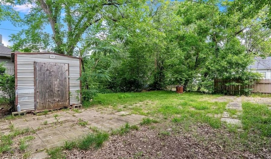 404 Washington St, Shreveport, LA 71104 - 3 Beds, 2 Bath