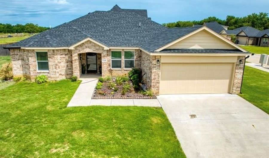 1126 Champion Way, Ardmore, OK 73401 - 4 Beds, 3 Bath