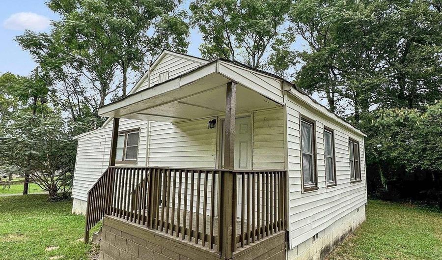 204 GARTH Dr, Adamsville, AL 35005 - 3 Beds, 2 Bath