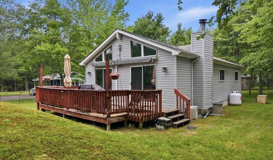 10 Lenape Trl, Albrightsville, PA 18210 - 3 Beds, 1 Bath