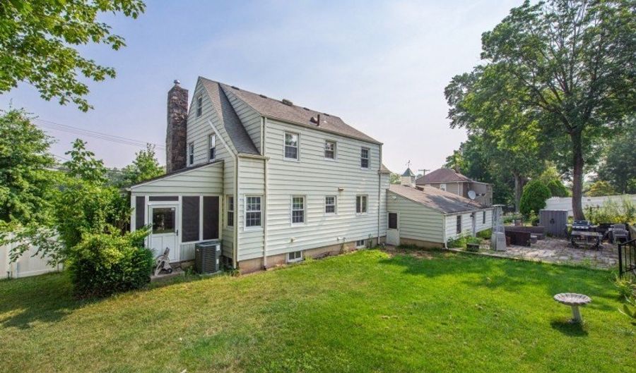 112 Main St, Bayonne, NJ 07035 - 3 Beds, 2 Bath