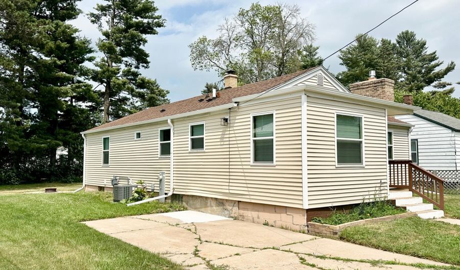 804 NORTH Ave, Antigo, WI 54409 - 3 Beds, 2 Bath