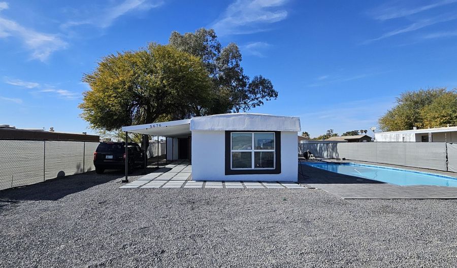 5676 N Fairoak Ln, Casa Grande, AZ 85122 - 2 Beds, 1 Bath