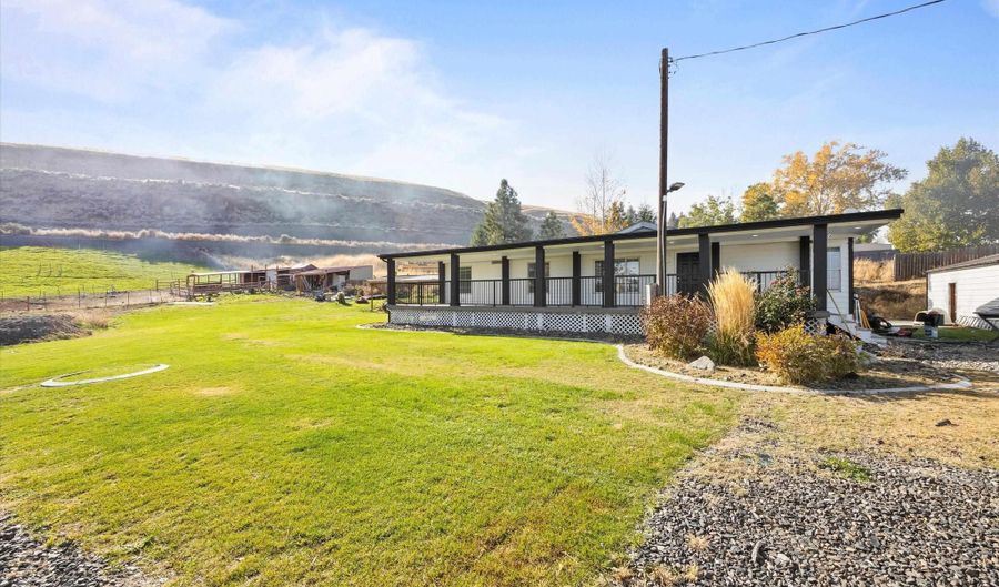 13232 N Nascar Pr NE, Benton City, WA 99320 - 3 Beds, 2 Bath