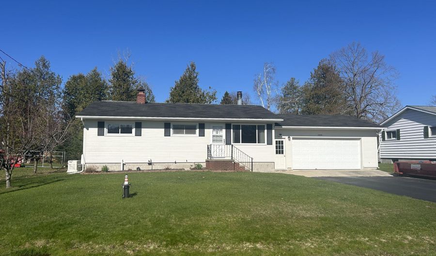 1068 Hinckley Blvd, Alpena, MI 49707 - 3 Beds, 2 Bath