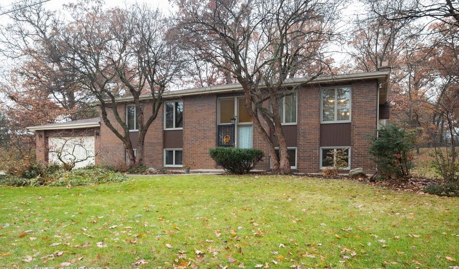 430 E Belmont Ave, Addison, IL 60101 - 4 Beds, 3 Bath