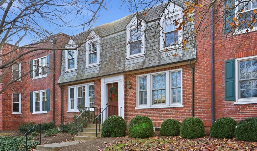 1744 N RHODES St 310, Arlington, VA 22201 - 2 Beds, 1 Bath