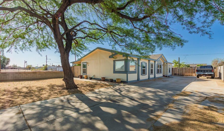 36 W Davis Ln, Avondale, AZ 85323 - 3 Beds, 2 Bath