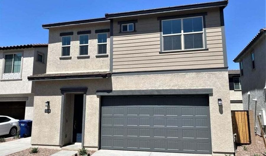 1323 W BLUEJAY Dr, Chandler, AZ 85286 - 3 Beds, 3 Bath