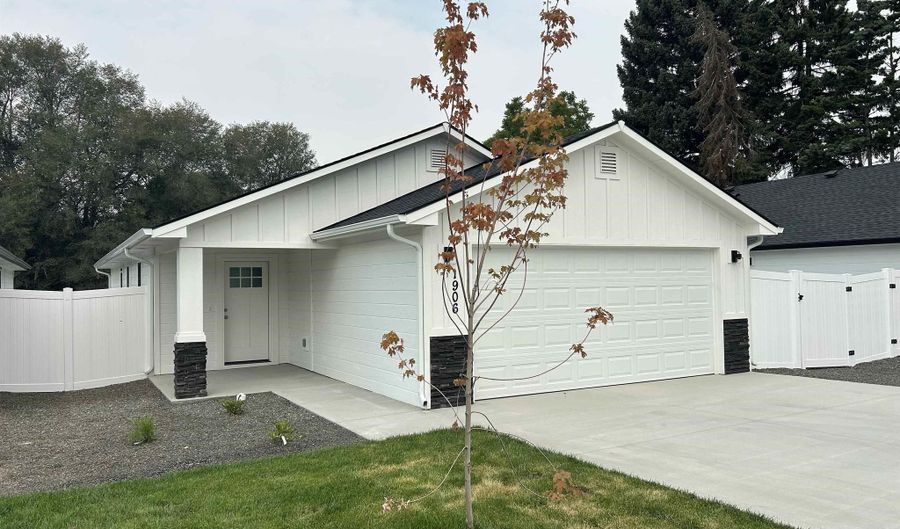 1911 Oregon Ave, Caldwell, ID 83605 - 3 Beds, 2 Bath