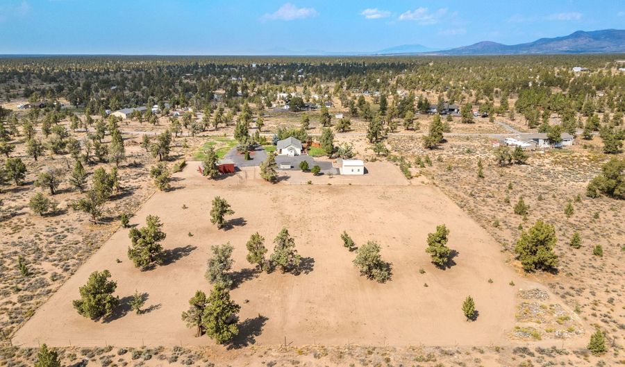 24855 Deer Ln, Bend, OR 97701 - 3 Beds, 2 Bath