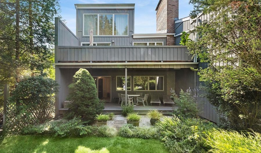 514 Montauk Hwy, Amagansett, NY 11930 - 2 Beds, 2 Bath