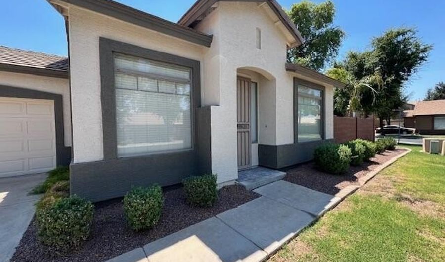 1263 S EMMETT Dr, Chandler, AZ 85286 - 2 Beds, 2 Bath