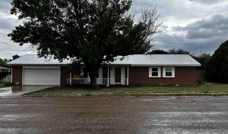 406 Avenue Q, Beaver, OK 73932 - 3 Beds, 2 Bath
