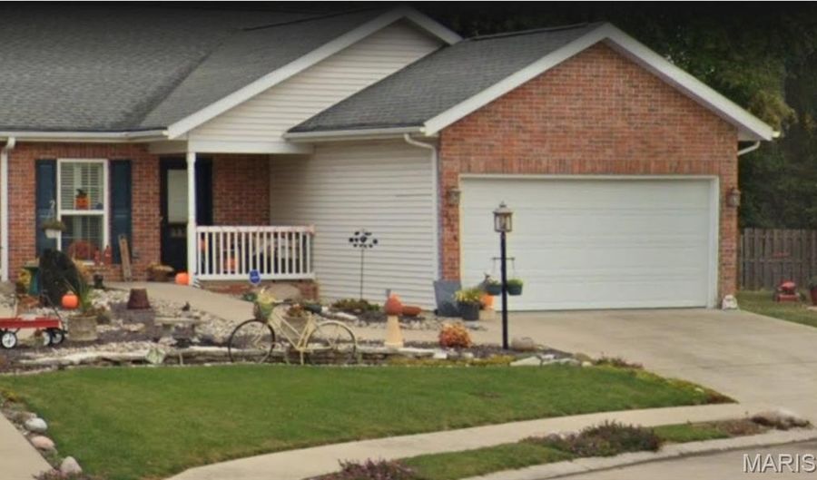 3214 E Leverett Ct, Alton, IL 62002 - 2 Beds, 2 Bath