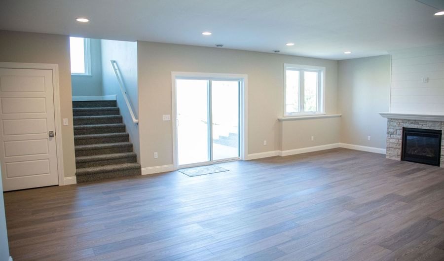 2282 Helle Dr, Asbury, IA 52002 - 4 Beds, 3 Bath