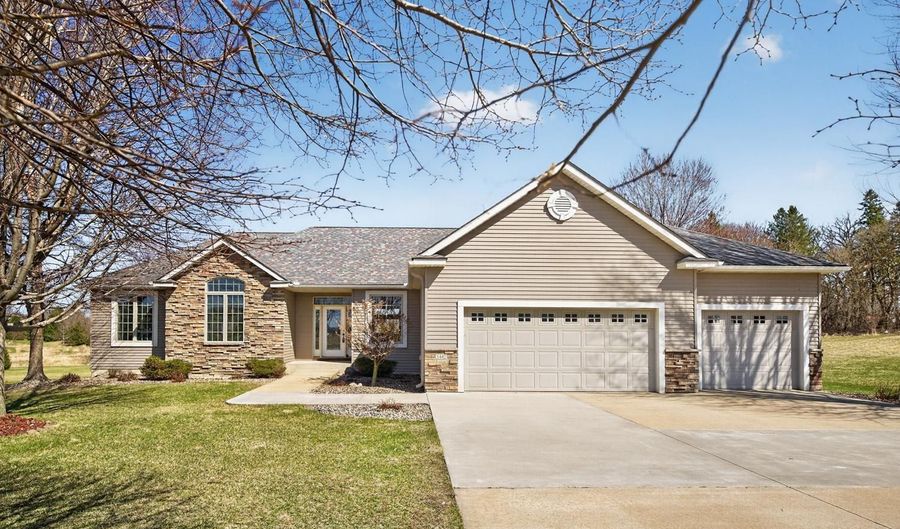 1442 30th St NW, Austin, MN 55912 - 5 Beds, 3 Bath
