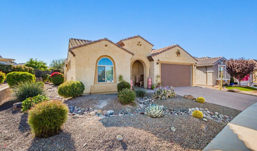 18944 N 261ST Ave, Buckeye, AZ 85396 - 2 Beds, 2 Bath