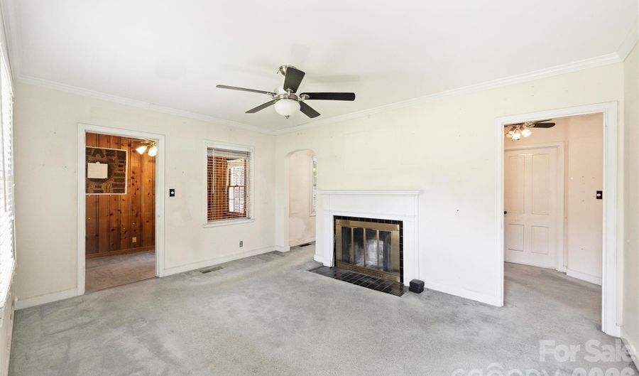 1211 Woodland Dr, Charlotte, NC 28205 - 2 Beds, 1 Bath