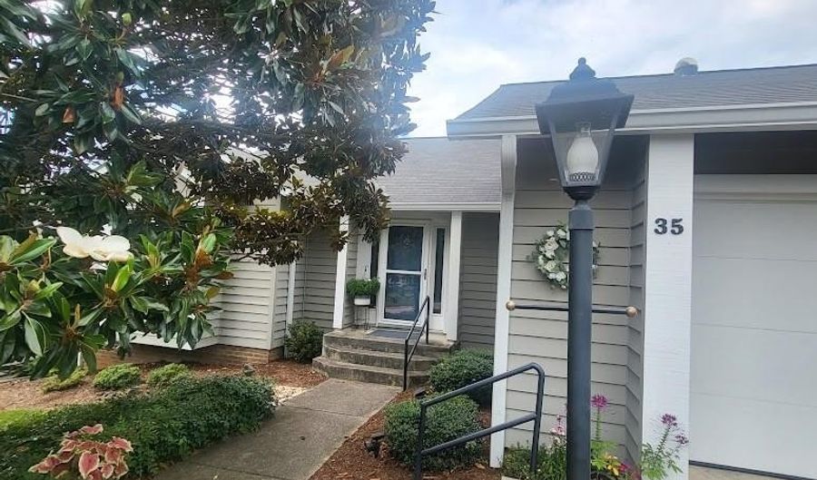 35 Cedarcliff Cir, Asheville, NC 28803 - 4 Beds, 3 Bath