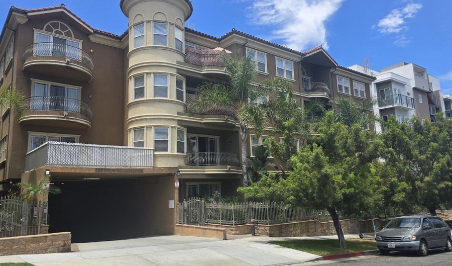 917 S New Hampshire Ave 301, Los Angeles, CA 90006 - 2 Beds, 2 Bath