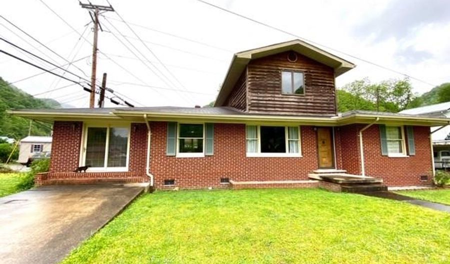 182 PRICE Ave, Elkhorn City, KY 41522 - 4 Beds, 2 Bath