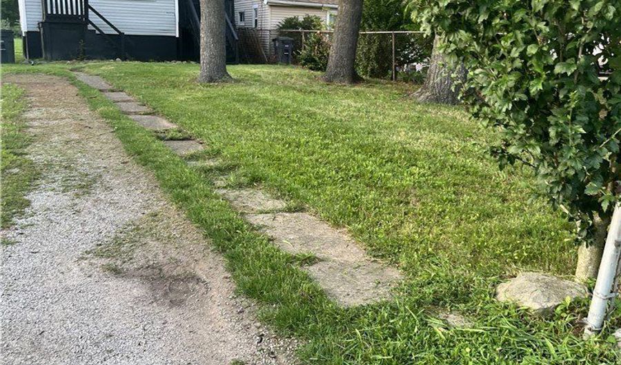 371 Beth St, Akron, OH 44301 - 2 Beds, 1 Bath