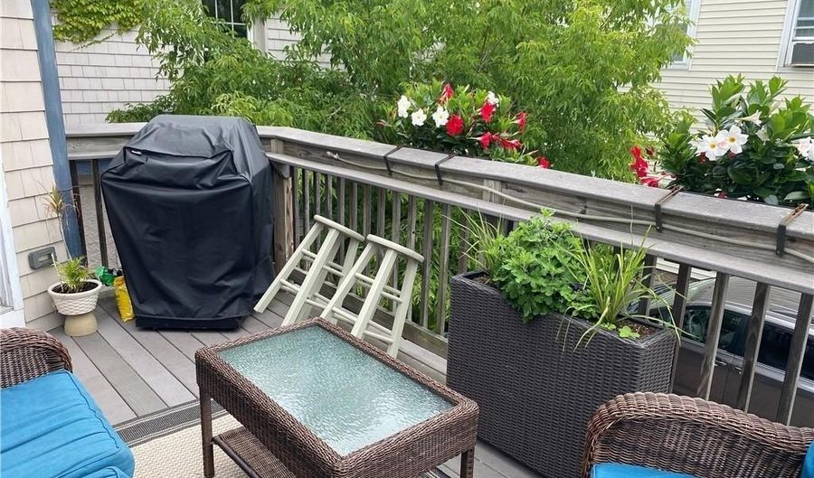 4 Hammond St 5, Newport, RI 02840 - 3 Beds, 1 Bath