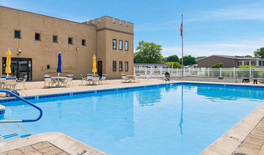 27 Castle Rd 153, Attleboro, MA 02703 - 2 Beds, 1 Bath