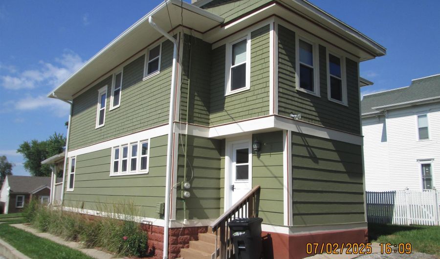 207 E 5th St, Atlantic, IA 50022 - 3 Beds, 2 Bath