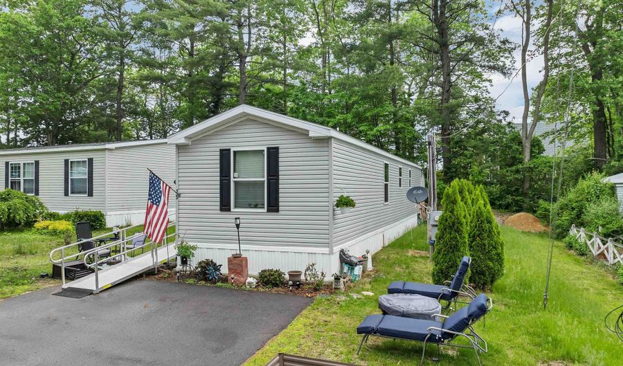 15 Courtesy Ave, Belmont, NH 03220 - 2 Beds, 2 Bath