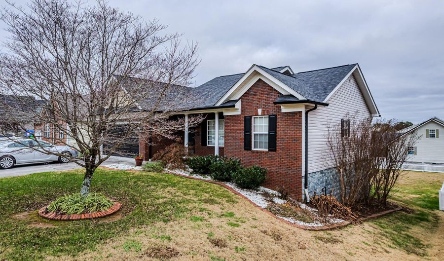 214 Fyke Dr, Athens, TN 37303 - 4 Beds, 3 Bath