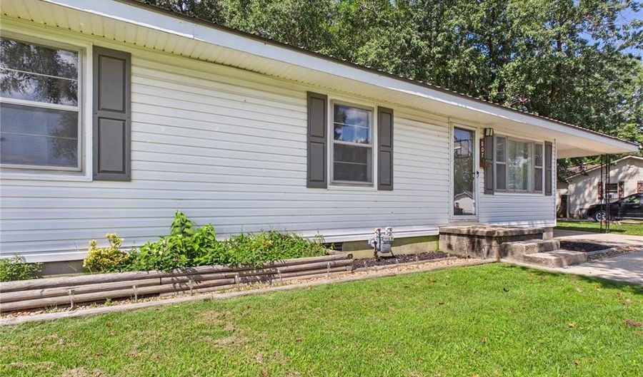 807 W Jenkins St, Advance, MO 63730 - 3 Beds, 1 Bath