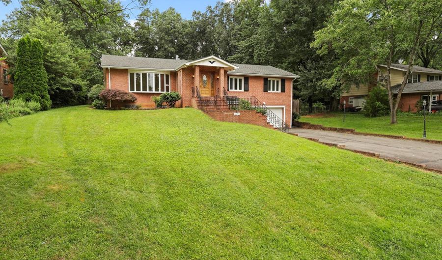 4100 DOWNING St, Annandale, VA 22003 - 4 Beds, 3 Bath