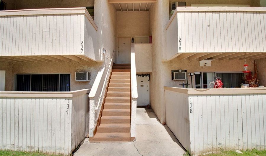 28947 Thousand Oaks Blvd 238, Agoura Hills, CA 91301 - 2 Beds, 1 Bath